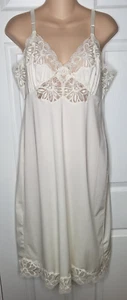 Vintage Full Slip Nylon Bridal Ivory Floral Lace Trim Shadowline Size 36 Silky - Picture 1 of 10