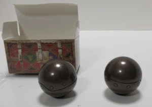 Wizarding Trunk - Mini Metal Quidditch Bludgers Stress Balls - Imagen 1 de 10