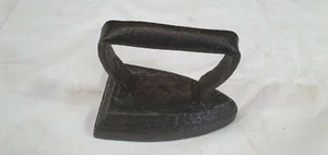 Dimensioni antiche ? di ? Ferro da stiro piatto per vestiti in ghisa - Vittoriano - Foto 1 di 8