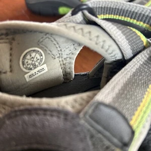 keen Sandalias Mujer Talla 5 Usadas en Excelente Condición Color Gris y Naranja Lima - Imagen 1 de 5