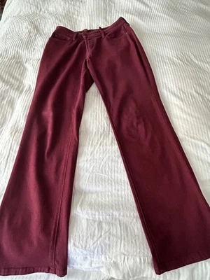Jeans jeans NYDJ Marilyn perna reta elevação dobra cranberry escuro tamanho 12P em excelente estado usado - Imagem 1 de 4
