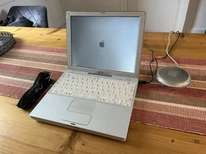 Vintage Apple iBook G3 (Schneeweiß/Dual USB) Laptop - funktioniert mit Netzteil - Bild 1 von 11