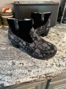 New Alegria Hayden-579 Floral Ankle Booties Womens 39 / Black Velvet Comfort Zip - Picture 1 of 9