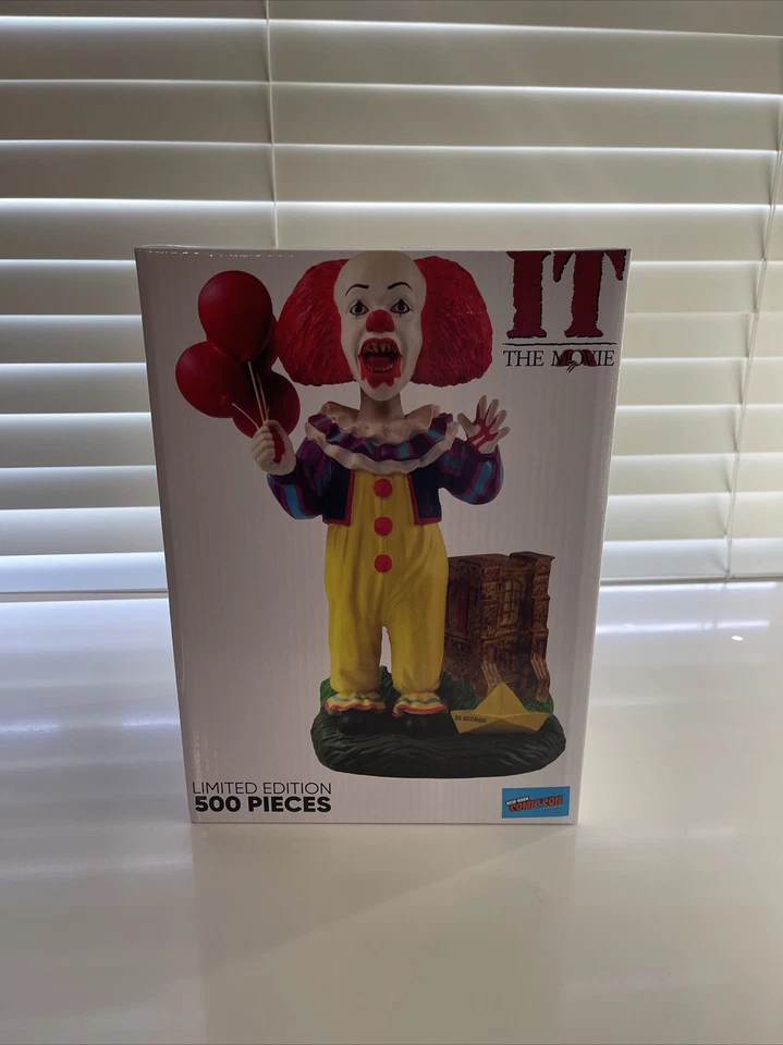 IT (The Movie) Pennywise FOCO Limited Edition Bobblehead damaged box