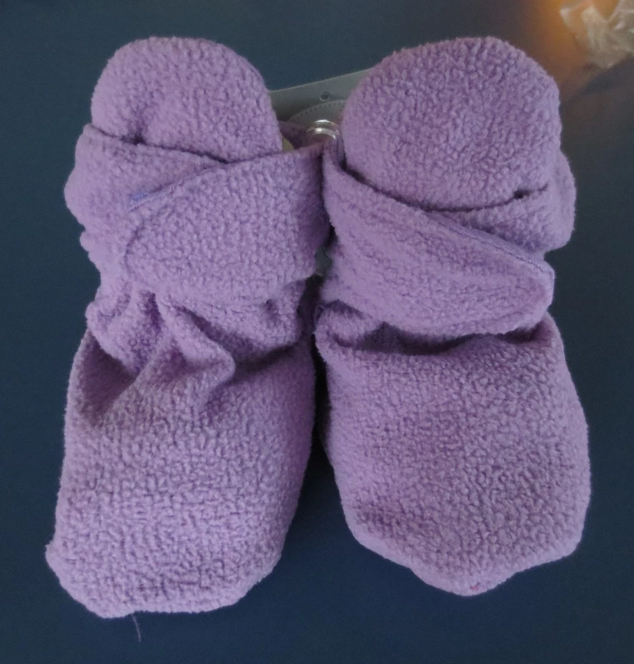 NUEVO Niño Niña Niño *0-6-12-18* Meses AMABLES AMIGOS Botines Zapatillas Púrpura Foto 1 de 2