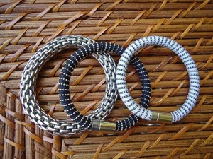 Lote de 3 pulseras 2 broches magnéticos de plata 1 usado tono plata metal elástico - Imagen 1 de 5