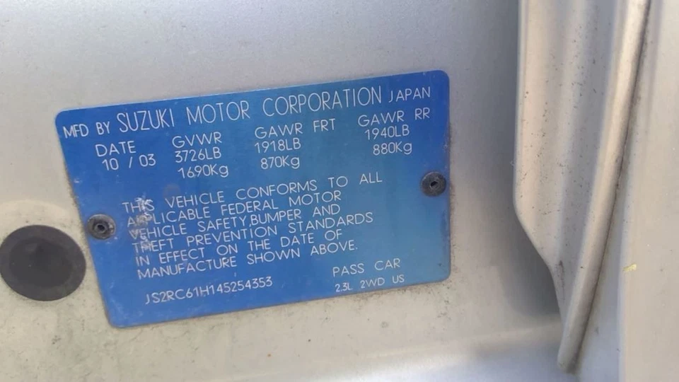 (LOCAL PICKUP ONLY) Passenger Right Fender US Market Fits 02-07 AERIO 3536020 - Imagem 1 de 4