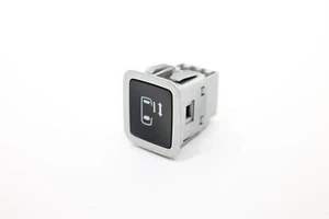 Interruptor de control de puerta corredera trasera izquierda Chrysler Voyager 2020-2025 OEM 68443097AA - Imagen 1 de 11