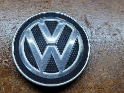TAPA CENTRAL RUEDA VOLKSWAGEN ARTEON, ATLAS, GOLF, JETTA, TIGUAN 5G0 601 171 Foto 1 de 4
