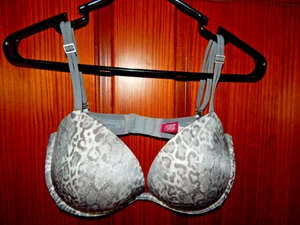 PINK VICTORIA'S SECRET HEART BREAKER PLUNGE PUSHUP BRA, UNDERWIRE, SIZE 36 D - Picture 1 of 4