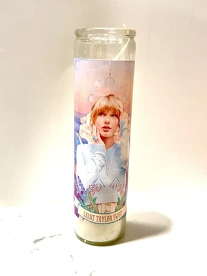 Vela de oração rápida Saint Taylor – Vela de frasco de vidro tributo a celebridades - Imagem 1 de 2