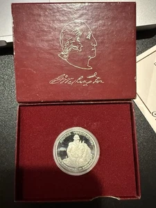 1982 -S George Washington Commemorative Half Dollar - Picture 1 of 6
