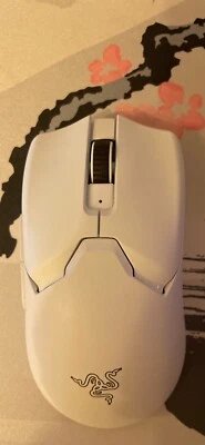 RAZER Viper V2 Pro USB E-Sport-Maus - Weiß (RZ01-04390200-R3G1) - Bild 1 von 3