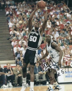 DAVID ROBINSON SIGNED AUTOGRAPH 8x10 PHOTO - THE ADMIRAL, SAN ANTONIO SPURS STAR - Bild 1 von 2