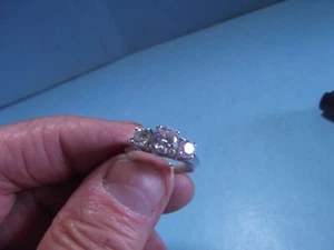Anillo de joyería de moda banda tono plata con piedra redonda blanca talla 7,75 - Imagen 1 de 10