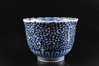 U8386: Japanese Old Imari-ware Blue&White OctopusArabesque painting SOBA CUP - Image 1 of 4