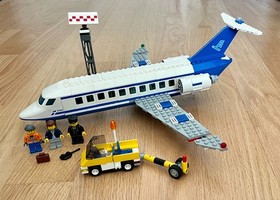 Complete 2010 Lego Town/City Airport Passenger Plane Set #3181