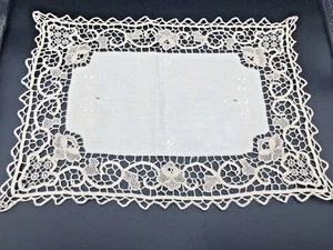 Lot de 2 napperons vintage ligne beige broderie bordure dentelle Battenberg fait main - Photo 1/9