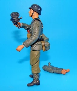 1:18 Ultimate Soldier 21st Century WWII German Arriflex 35 Film Cameraman Figure - Picture 1 of 6