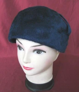 VINTAGE 1970s LADIES BLUE FELT HAT - Picture 1 of 6