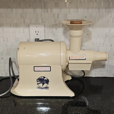 Exprimidor de alta resistencia Champion G5-NG-853S color almendra/beige con accesorios Foto 1 de 4