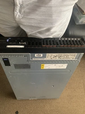 IBM x3650 M3 7945-AC1 con 6 Gb de SAS (2*73 GB, 4*146 GB, 160 GB) y 15K RMP Foto 1 de 4