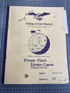VINTAGE BOOKLET PILOT LICENCE COURSE 1960s BAYLES DFC BATTLE OF BRITAIN WW2 - Picture 1 of 11