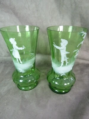 PAIRE DE VASES EMAILLES. Anciens. Décor d'enfants. - Photo 1/4