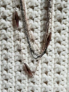 Collar conectado de cinco hilos - cuentas púrpuras rosadas - color dorado/pistola metal - Imagen 1 de 4