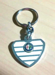 Alfa Romeo Keyring Cooling Fan White - Dimensions Emblem 39x32mm - Picture 1 of 1