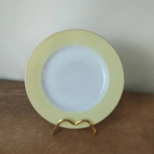 Vintage, Pyrex, Opaque White Glass 21.5cm Starter Plate, With Yellow Border - Picture 1 of 8