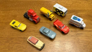 Menge 8 - Disney Pixar Cars 3 Vollplastik Mini Figuren (Räder drehen sich nicht) - Bild 1 von 9