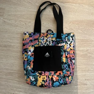 Adidas Tasche schwarz Alltag 16 x 14 cm - Bild 1 von 5