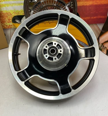 00-25 OEM Harley Touring Ultra Street Glide 18X3.5 Airstrike rueda delantera Foto 1 de 4
