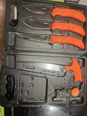 Juego de 4 cuchillos de caza y procesamiento de juegos - Incluye gancho de tripa. Usado una vez Foto 1 de 2