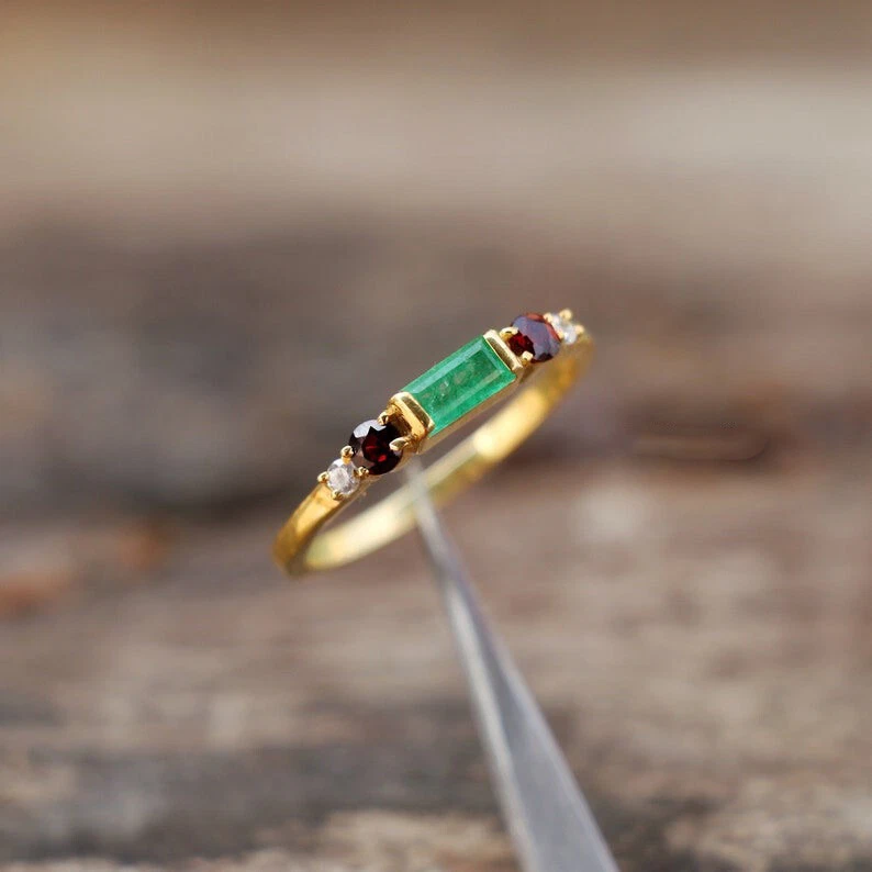 Anillo de boda de plata de ley 925 con jade verde y granate Foto 1 de 4