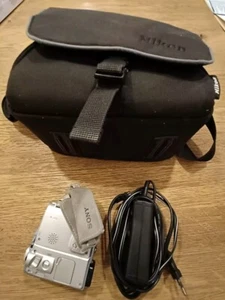 Mini Camescope Sony DCR-PC106E Alim et sacoche - Fonctionne Sauf Batterie HS - Photo 1/8