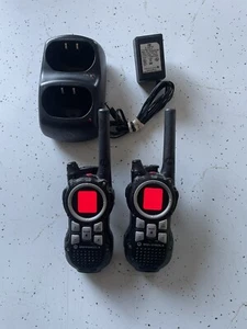 (2) Motorola MR350R Talkabout 2-Way Radios 35m Walkie Talkies & Charger - Picture 1 of 5
