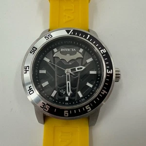 Invicta DC Comics Batman Herrenuhr - 45mm, Gelb (43587) - Bild 1 von 10