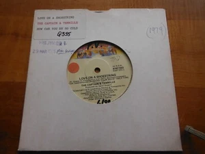 CAPTAIN & TENNILLE 1979 LOVE ON A SHOESTRING 45 rpm 7" single vinyl RECORD - Picture 1 of 2