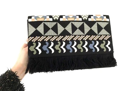 Boho STELLA & DOT Multicolor TAJ Tejido FRINGE Borde SOBRE Bolso sin asas Cartera Foto 1 de 4