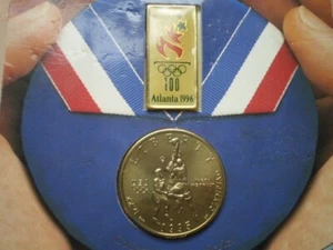 1996 Olympic USA Atlanta Centennial Olympic Games Basketball Coin & Pin "Sealed" - Bild 1 von 3