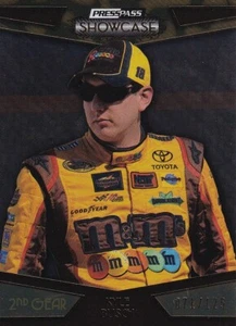 PRESSEAUSWEIS 2010 SHOWCASE KYLE BUSCH #13 71/125 GOLD 2ND GEAR PARALLEL CARD - Bild 1 von 2