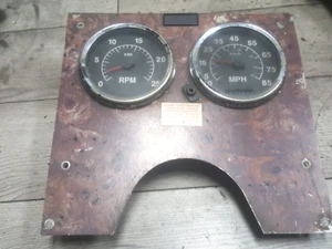 INTERNATIONAL 9200/ 9400 SPEEDOMETER INSTRUMENT CLUSTER 3553189C92 - Picture 1 of 6