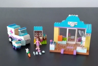 Lego Juniors #10728 Mia's Vet Clinic Veterinary Animals Friends Incomplete - Image 1 of 4