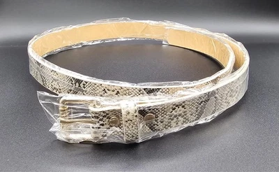 Novo cinto padrão pele de cobra 34" – Couro ecológico, ferragem dourada - Imagem 1 de 4