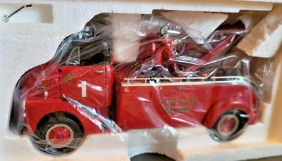 First Gear 1952 GMC heavy duty Wrecker truck Chicago Fire Dept diecast New - Image 1 of 4