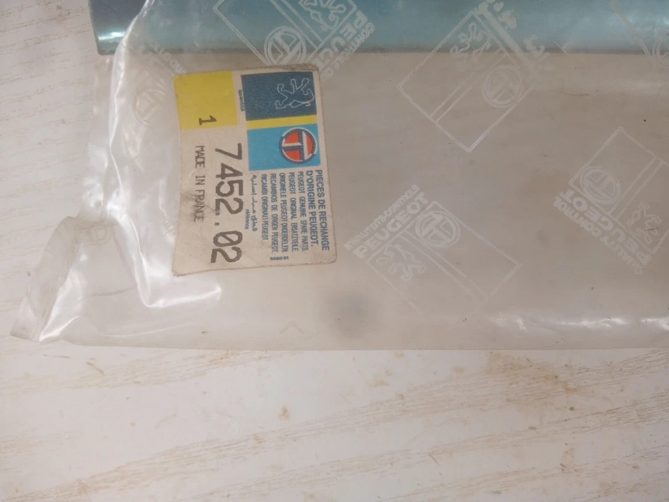 peugeot 505 estate rear bumper moulding genuine 7452.02 - Image 1 of 3