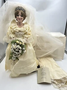 The Princess Diana by Danbury Mint 19" Porzellan Hochzeitskleid Braut Puppe - Bild 1 von 9