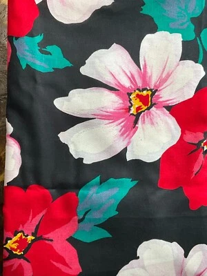 Tecido clássico havaiano rosa floral em fundo preto - 2 jardas - Imagem 1 de 4